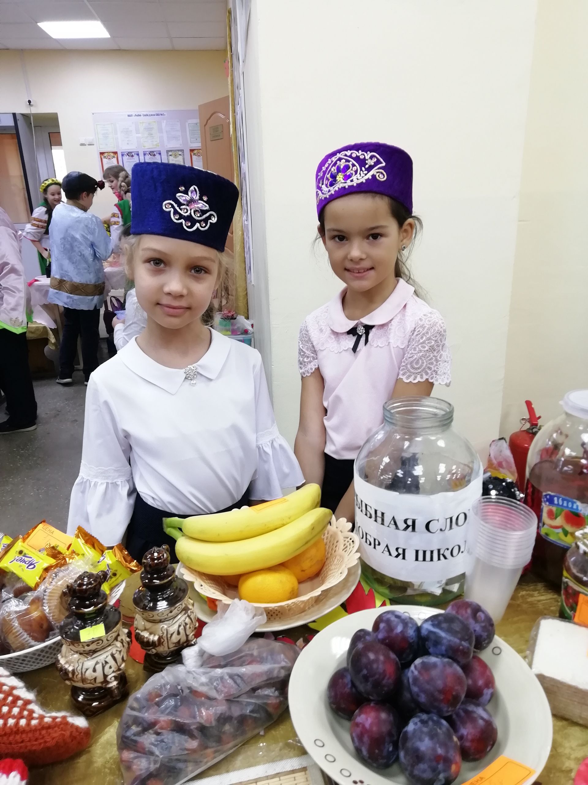 В Рыбно-Слободской школе №2 прошла ярмарка «Мой вклад в благое дело!»