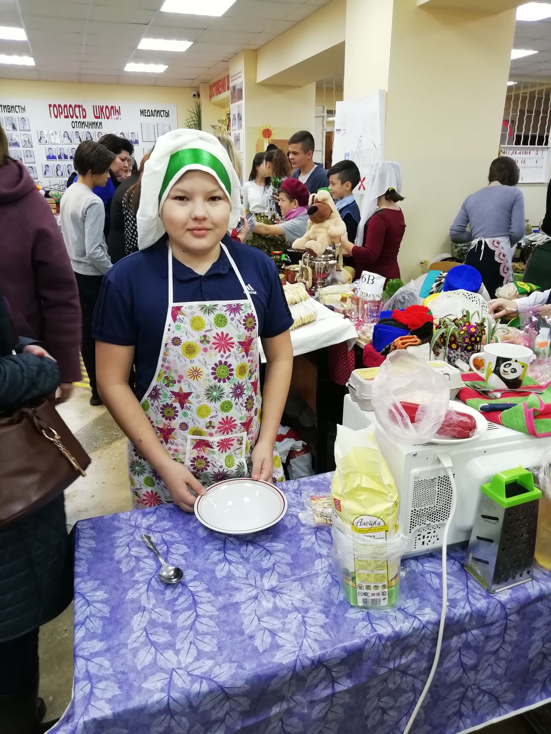 В Рыбно-Слободской школе №2 прошла ярмарка «Мой вклад в благое дело!»