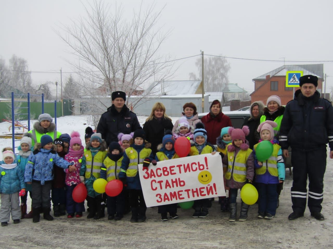 Что сегодня дети раздавали на улицах райцентра? Об этом читайте на нашем сайте