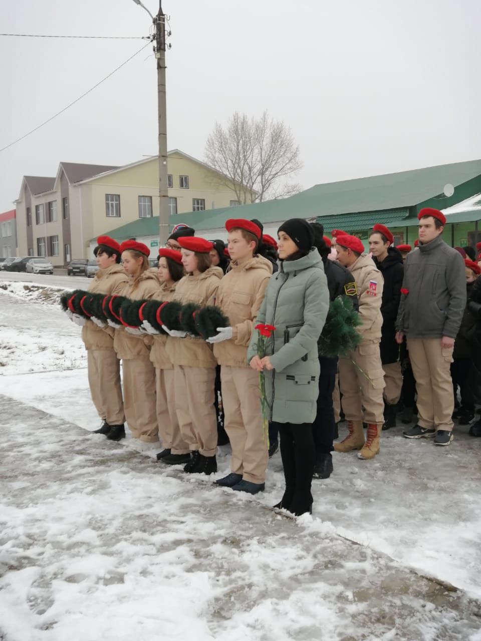 Сегодня рыбнослободцы собрались возле Аллеи героев и почтили память своих соотечественников(фоторепортаж)