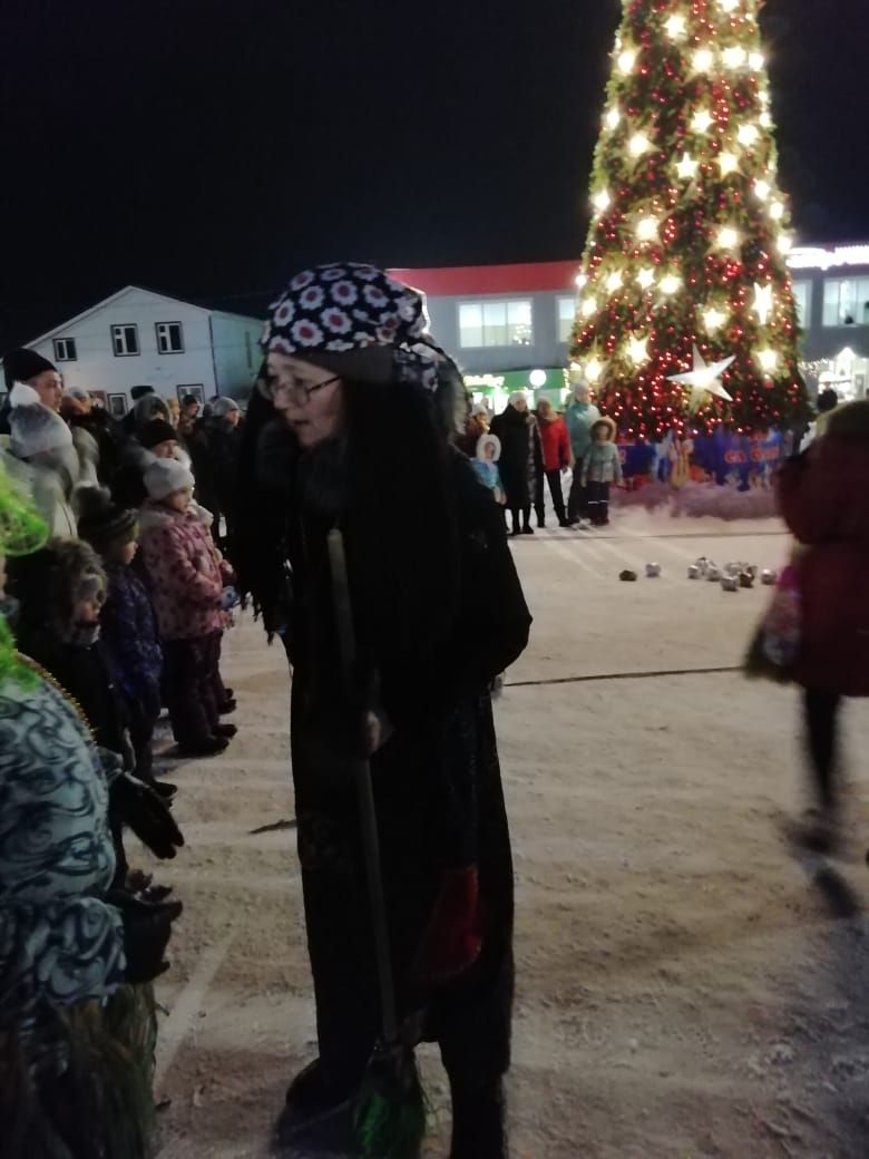 Праздник Елки на центральной площади в самом разгаре