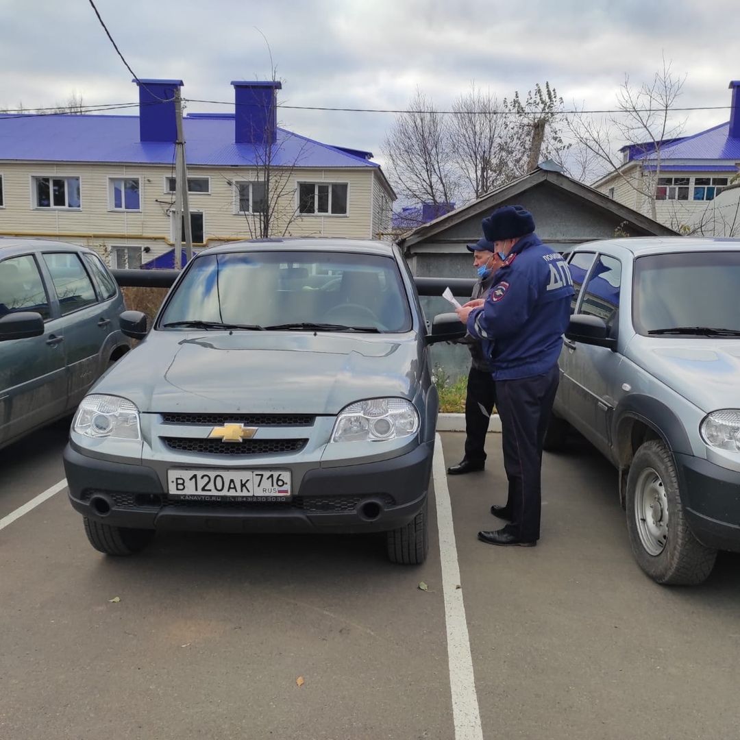 Инспекторы ОГИБДД Рыбно-Слободского района проверили служебные автомобили госслужащих