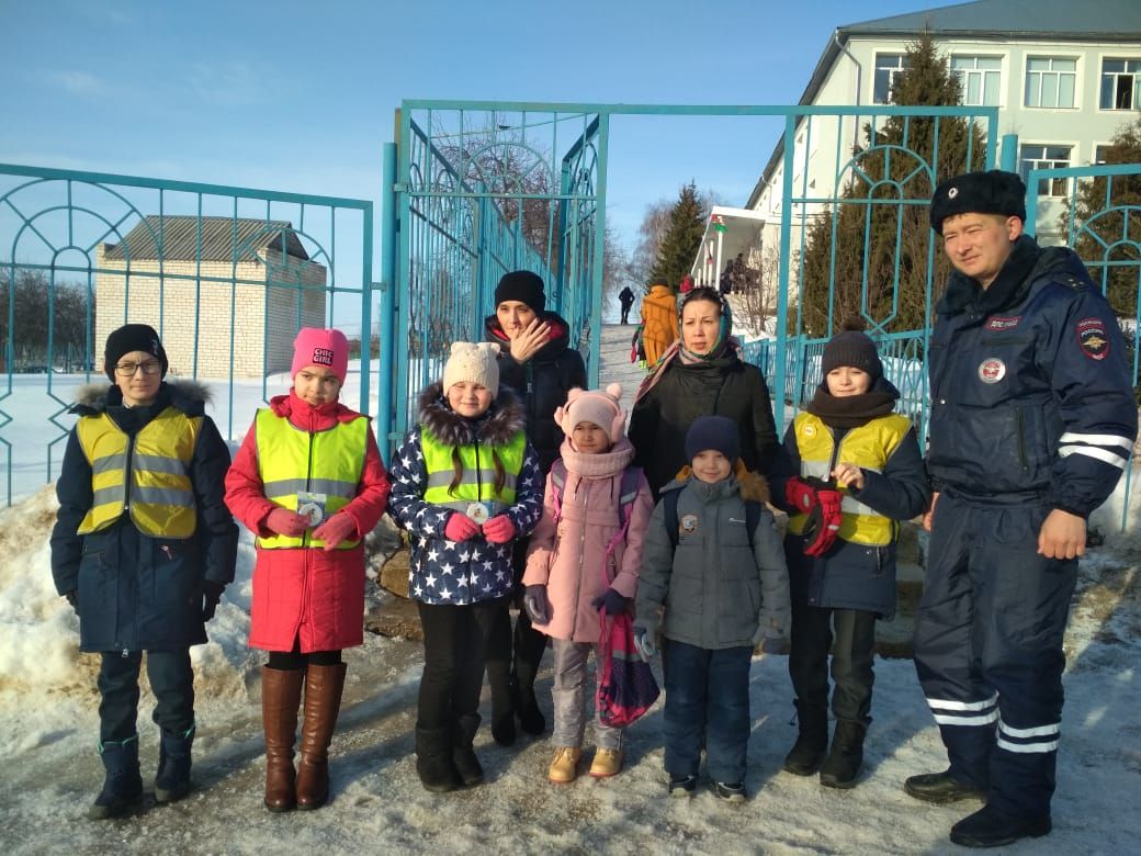 Сотрудники ОГИБДД Рыбно - Слободского района провели мероприятие по популяризации световозвращающих элементов