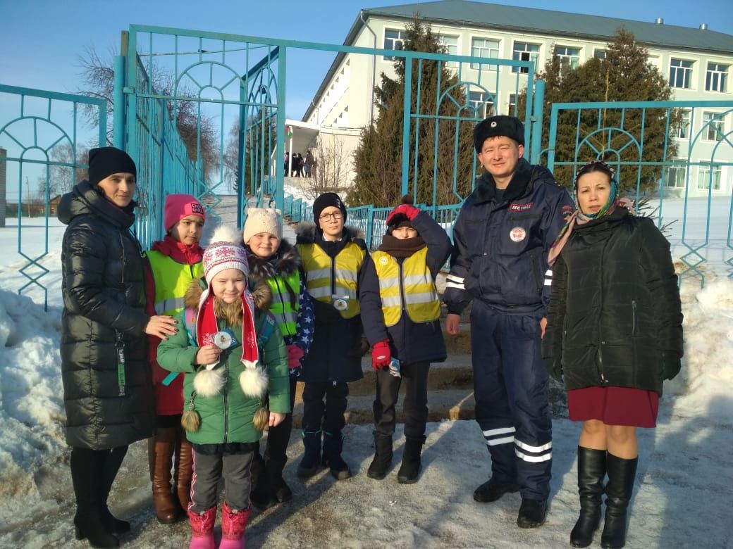 Сотрудники ОГИБДД Рыбно - Слободского района провели мероприятие по популяризации световозвращающих элементов