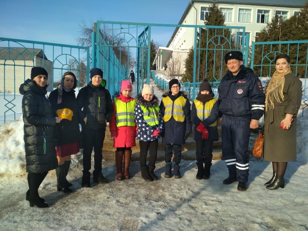 Сотрудники ОГИБДД Рыбно - Слободского района провели мероприятие по популяризации световозвращающих элементов