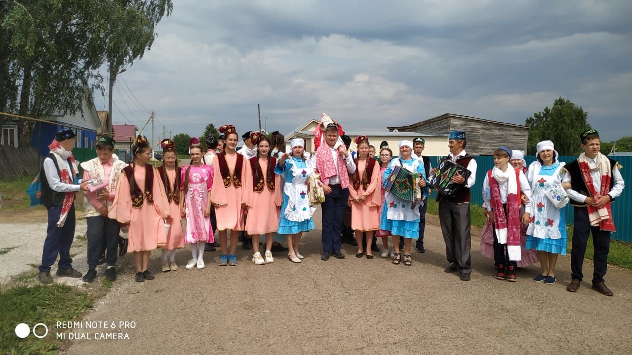 Под звуки гармони шагает праздник Сабантуй