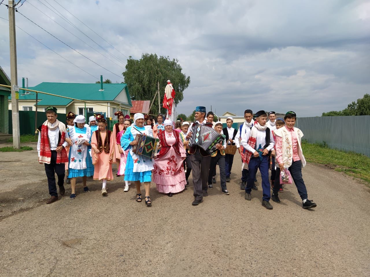 Под звуки гармони шагает праздник Сабантуй