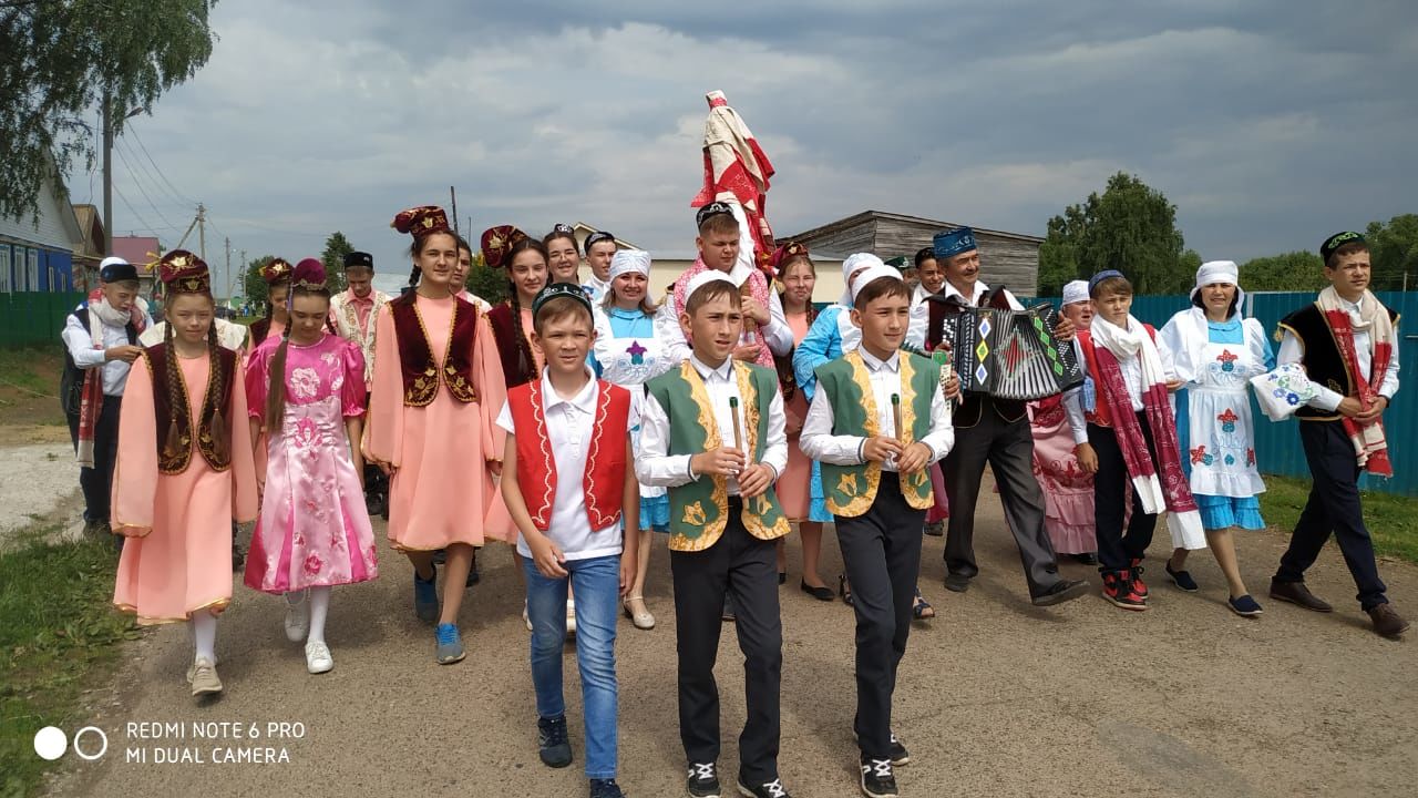 Под звуки гармони шагает праздник Сабантуй