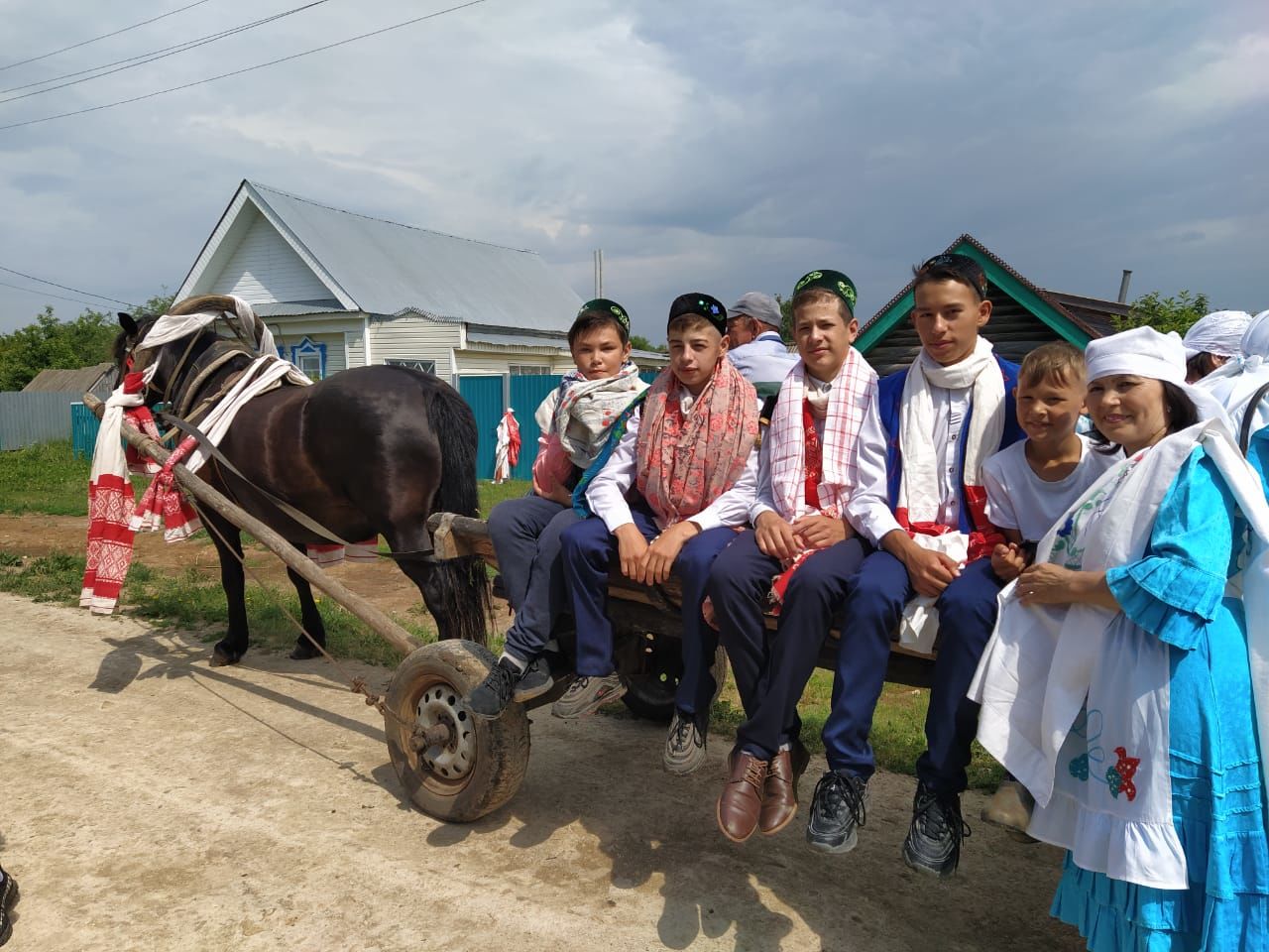 Под звуки гармони шагает праздник Сабантуй