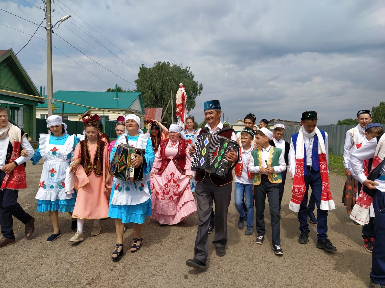 Под звуки гармони шагает праздник Сабантуй