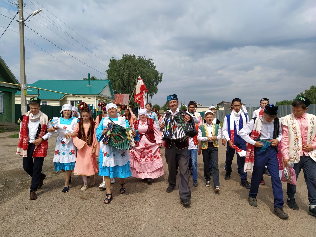 Под звуки гармони шагает праздник Сабантуй