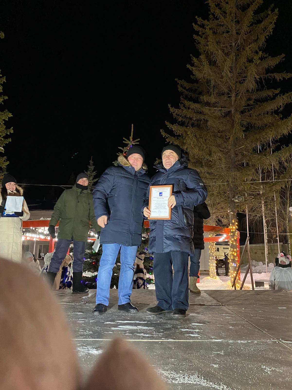 В Рыбной Слободе состоялась торжественная церемония открытия главной новогодней красы - Елки