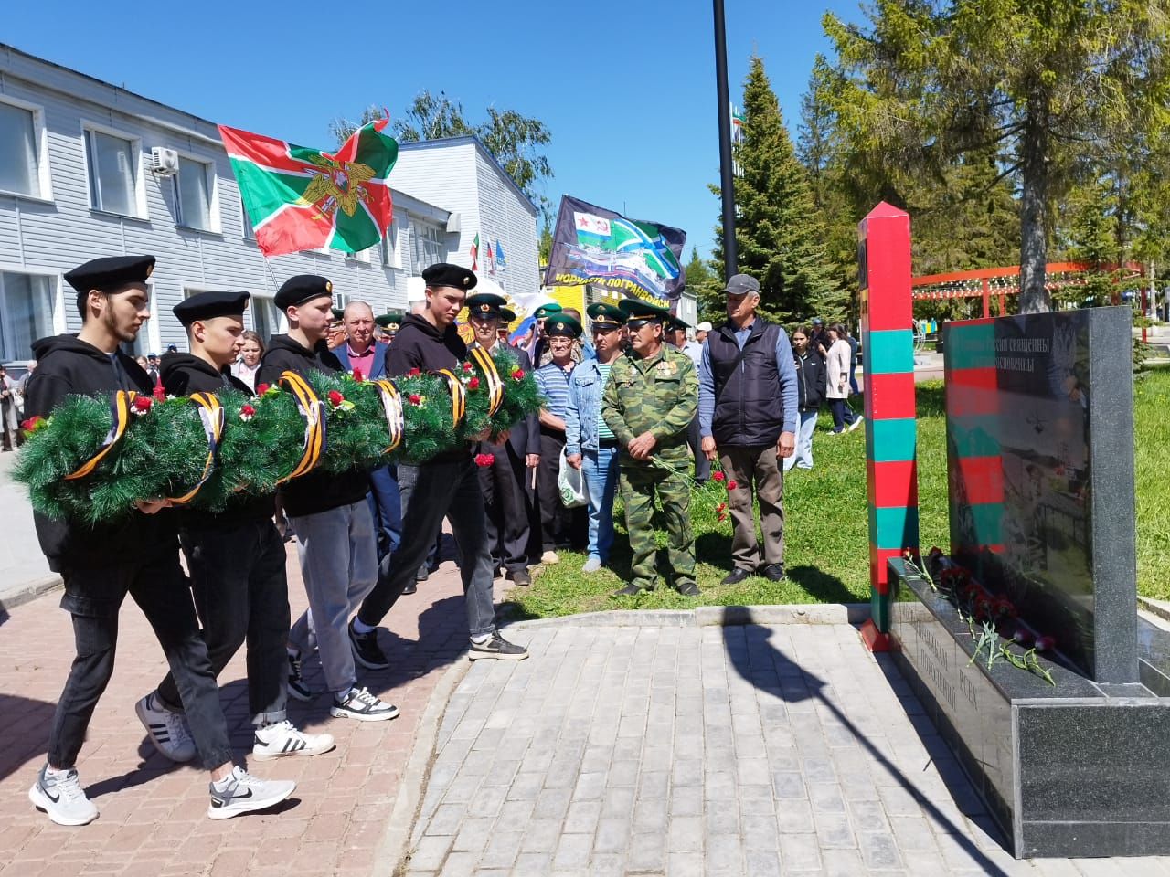 В Рыбной Слободе поздравили  пограничников