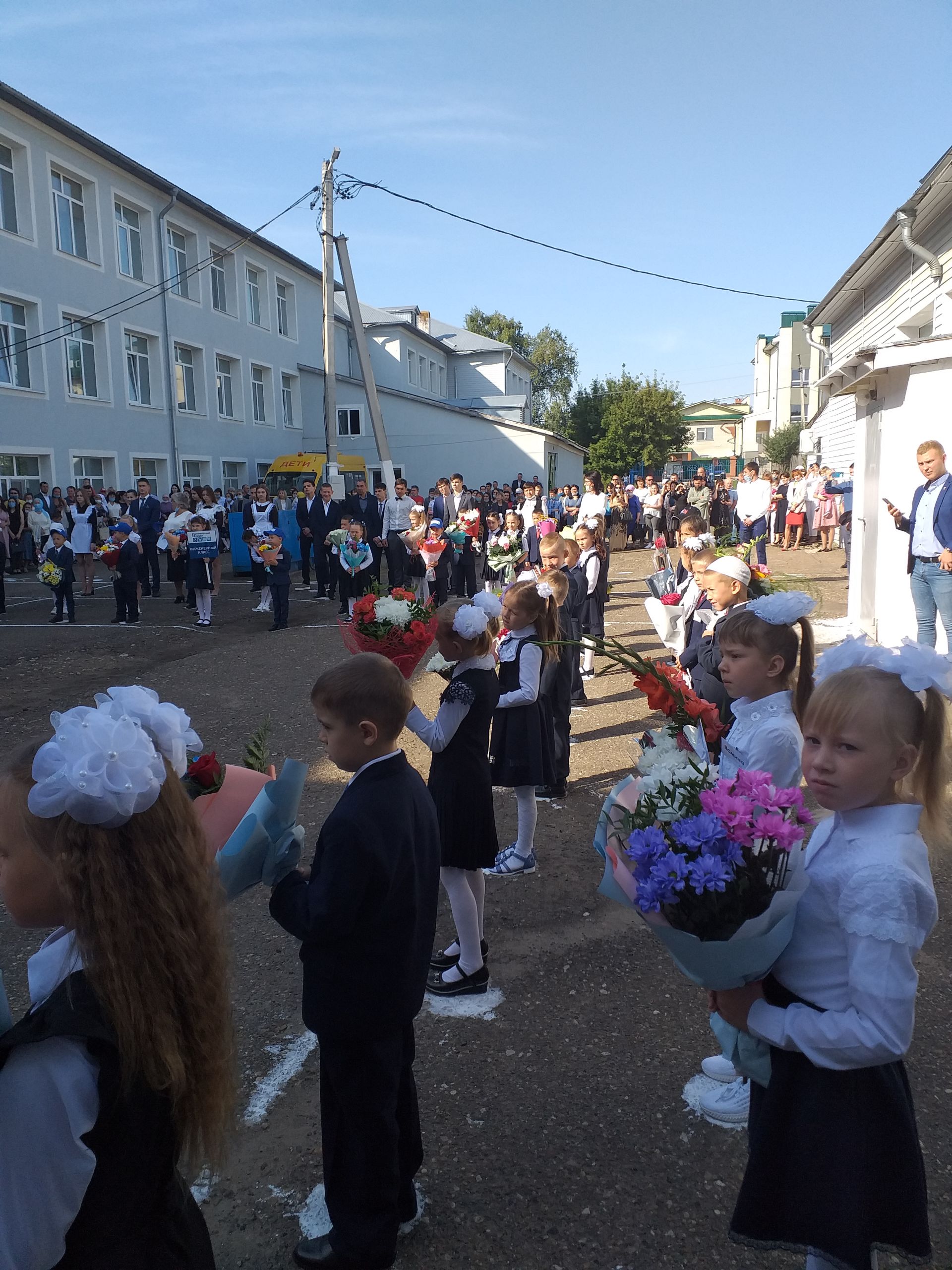 В школах Рыбно - Слободского района прозвенел первый звонок