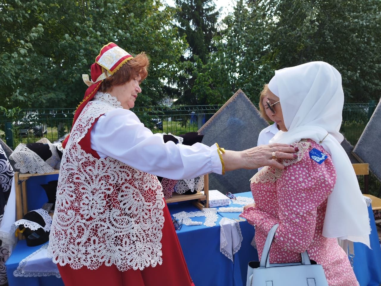 Балык Бистәсе Үзәк мәйданында  хатын-кызлар һөнәрчелеге буенча «Бистә шәле» I нче республика фестивале үткәрелде