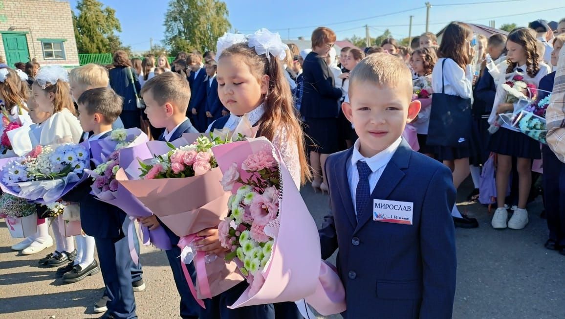 Рыбнослободские школьники сели за парты 1 сентября