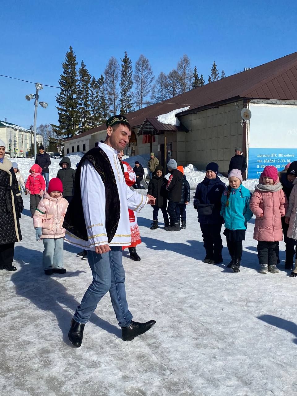 В Рыбно-Слободском районе, на центральной площади прошел праздник «Навруз»