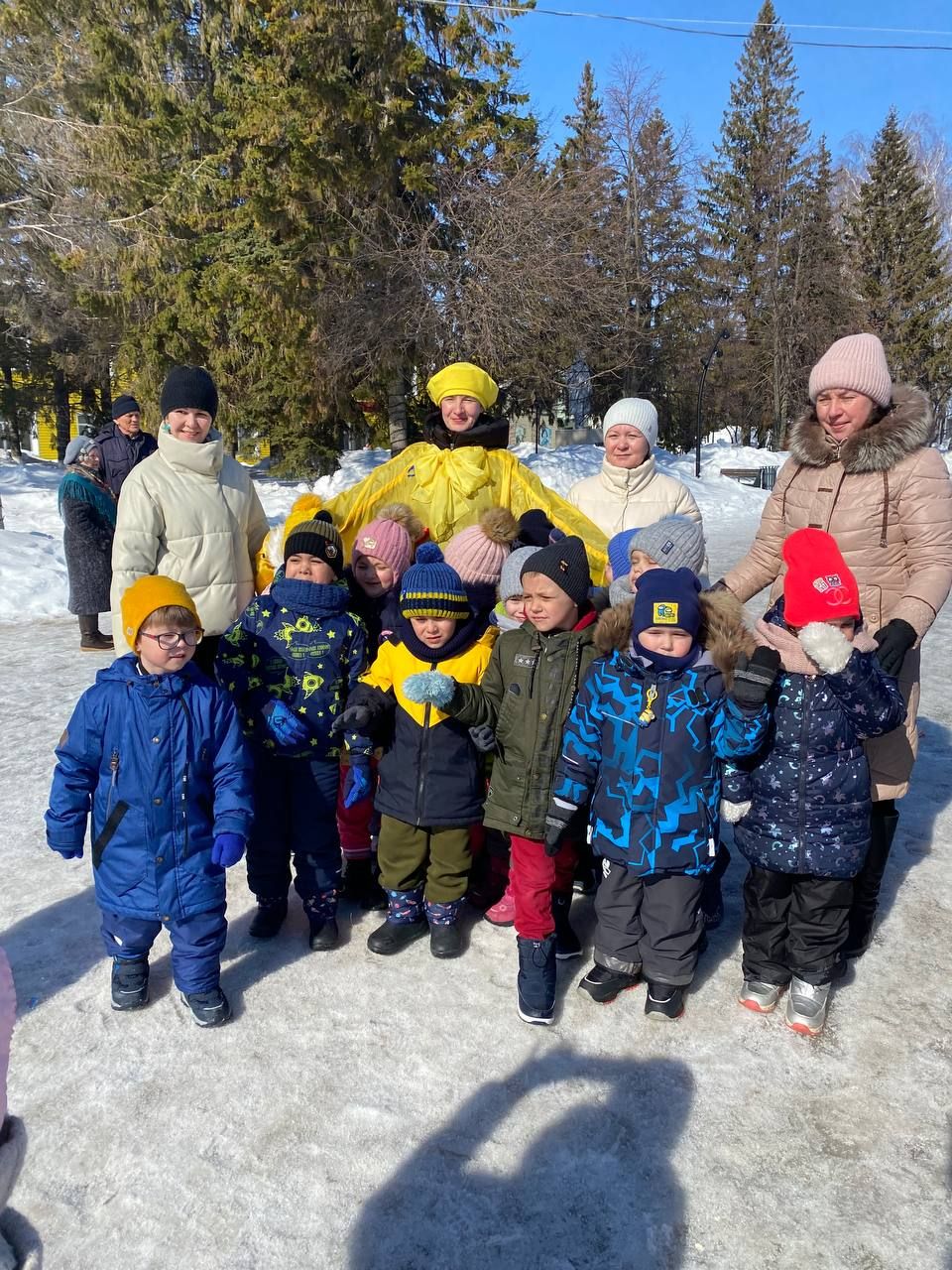 В Рыбно-Слободском районе, на центральной площади прошел праздник «Навруз»