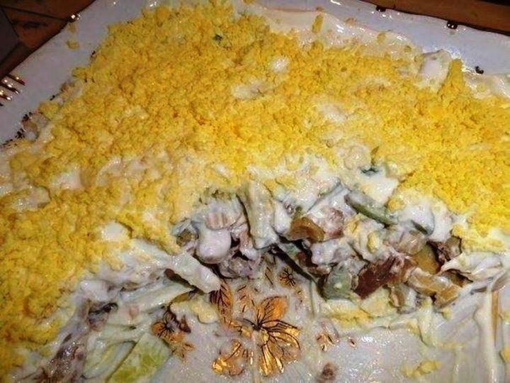 Салат с консервированными шампиньонами