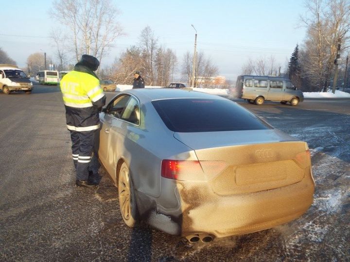 В суде напомнили, что за забрызганный грязью или снегом автономер нельзя лишать прав