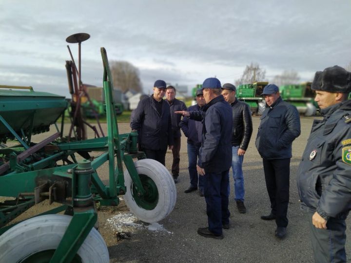 На днях в хозяйствах района прошла приемка постановки техники