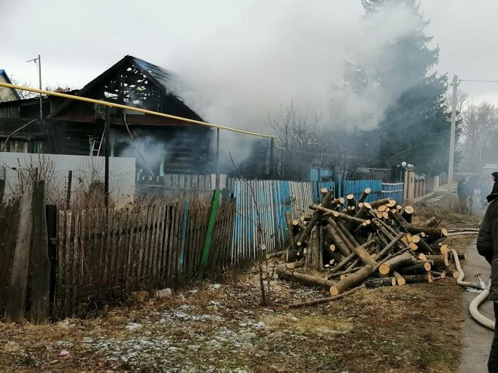 Сегодня в Рыбной Слободе загорелся двухквартирный дом