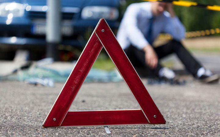 В Татарстане водитель легковушки не заметил лежащего на дороге мужчину и переехал его