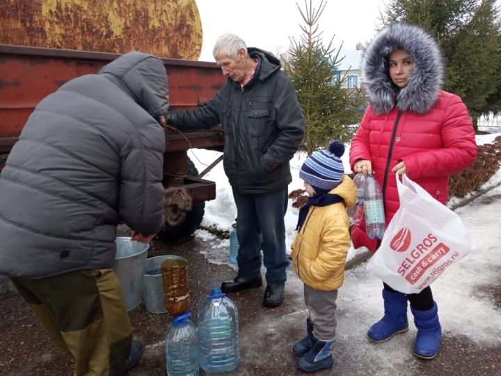 "Святой водой умываемся и меньше болеем" - говорят рыбнослободцы