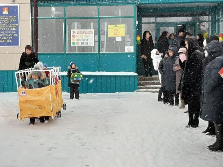 Изучать правила дорожного движения необходимо с детства