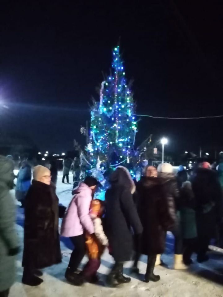 В селе Полянка Рыбно-Слободского района традиция встречи Нового года всем селом возобновилась