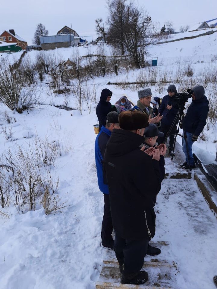 В селе Тябердино-Челны обновлен родник“Сахра”.