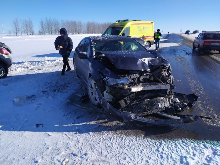 Две иномарки попали в аварию в Рыбно-Слободском районе