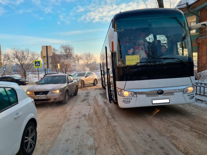 В Татарстане сотрудники Госавтоинспекции проводят работу по профилактике нарушений правил перевозки детей