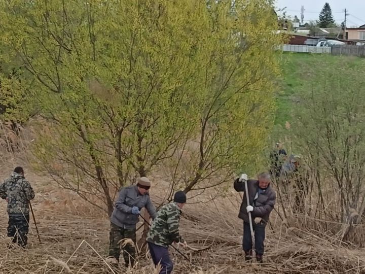 В Рыбной Слободе прошел средник по санитарной очистке и благоустройству территории майдана «Сабантуй»