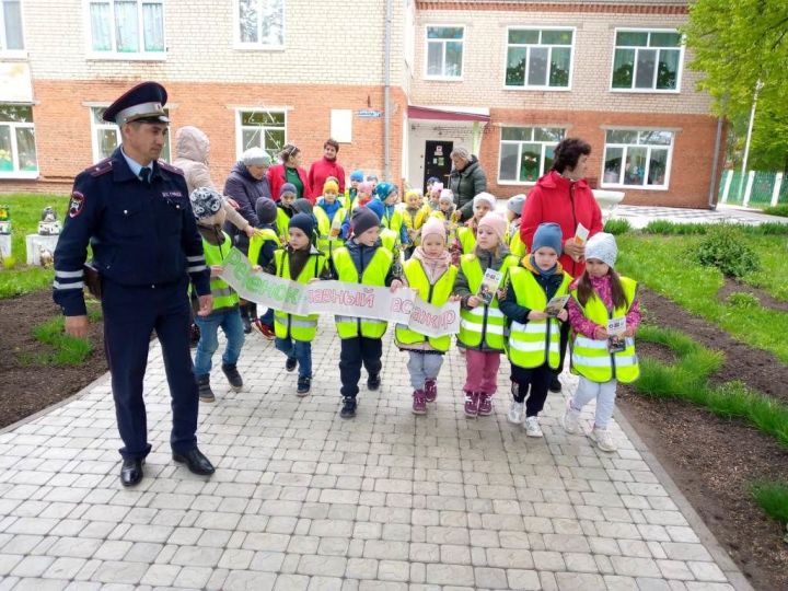 В Татарстане сотрудники Госавтоинспекции проводят акцию «Ребенок - главный пассажир!»