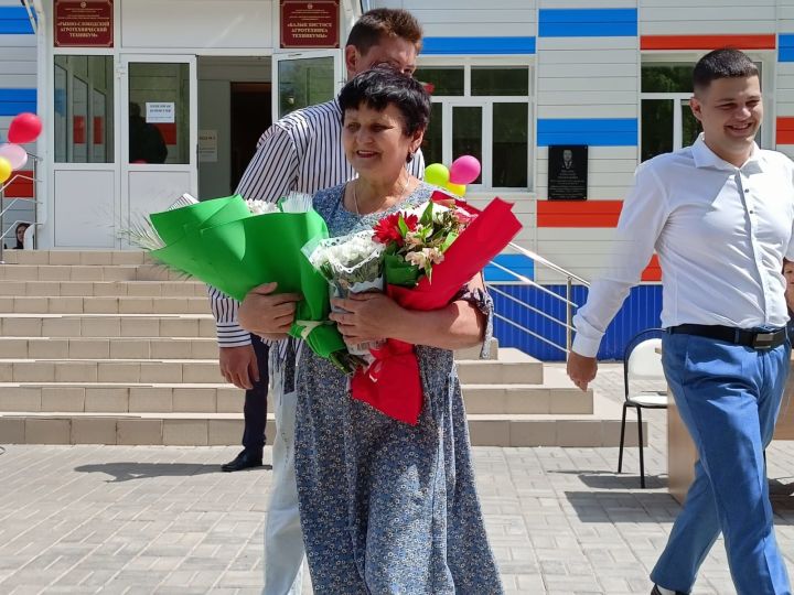 В Рыбно-Слободском Агротехническом техникуме состоялся выпускной вечер.