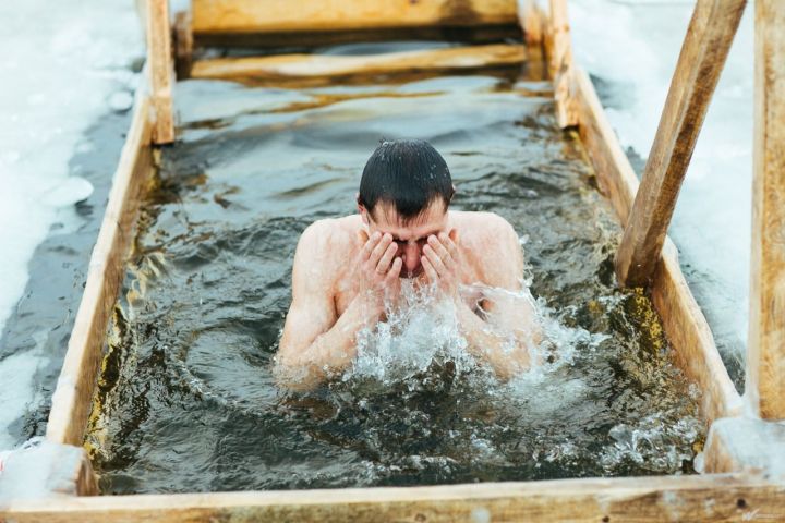 В МЧС напомнили рыбнослободцам о мерах безопасности во время купания в проруби