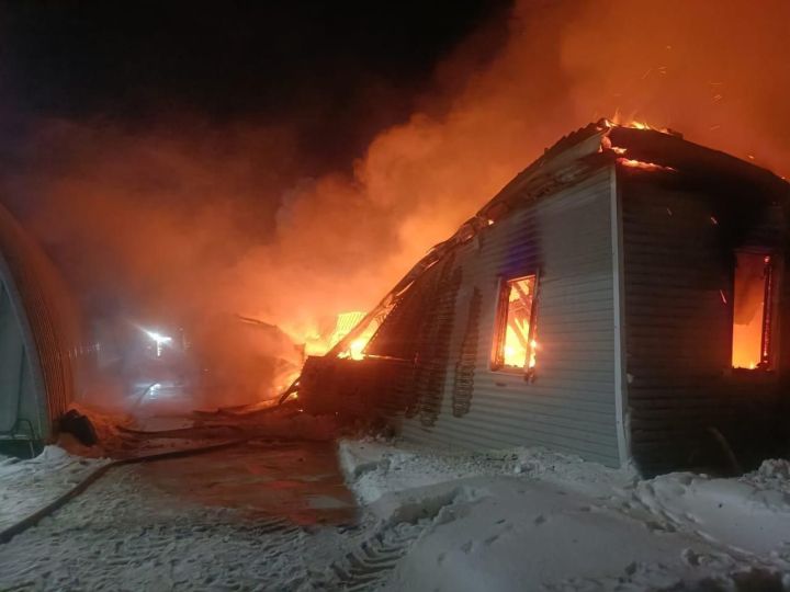 Страшный пожар в Елабужском районе унес шесть рабочих