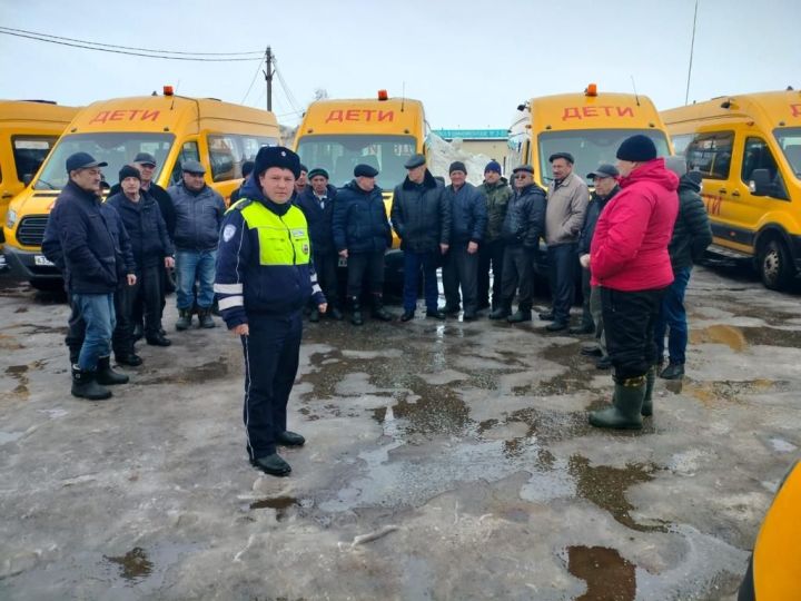 В Рыбной Слободе водителям школьных автобусов напомнили о правилах дорожного движения