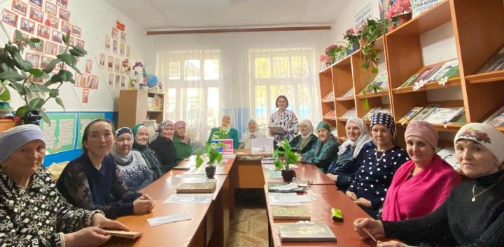 В Ново-Арышской сельской библиотеке прошло замечательное мероприятие под названием «Основа нации-семья, основа семьи-женщина».