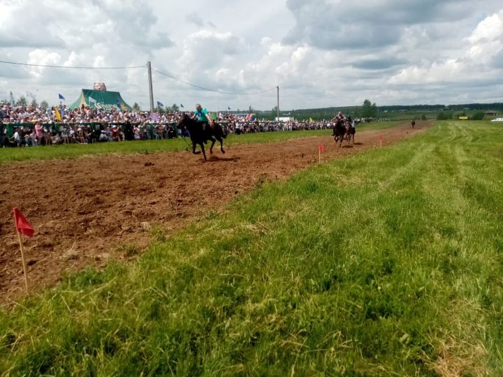 Народ наслаждался зрелищем