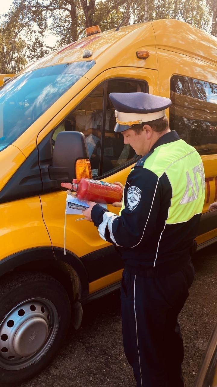 В Рыбной Слободе сотрудники ОГРИБДД  провели проверку школьных автобусов